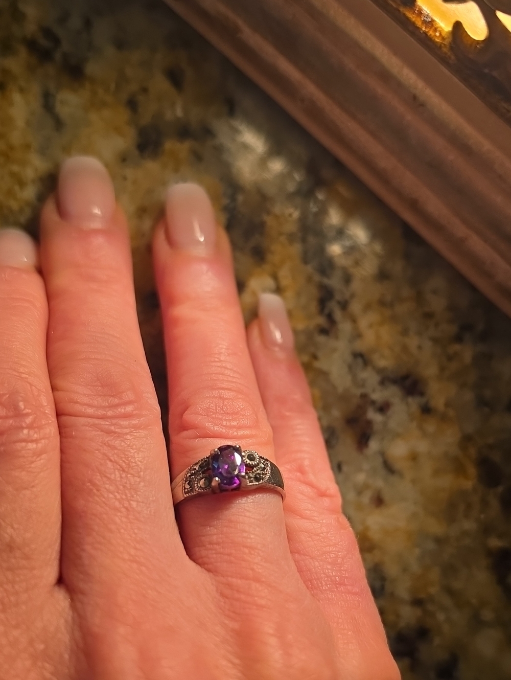 Vintage 925 sterling silver ring featuring central Amethyst & Marcasite Size 8
